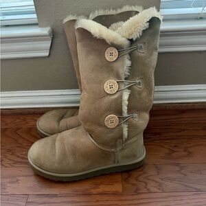 UGG Women's Tall Button-Detail Shearling Boots - Chestnut/Tan